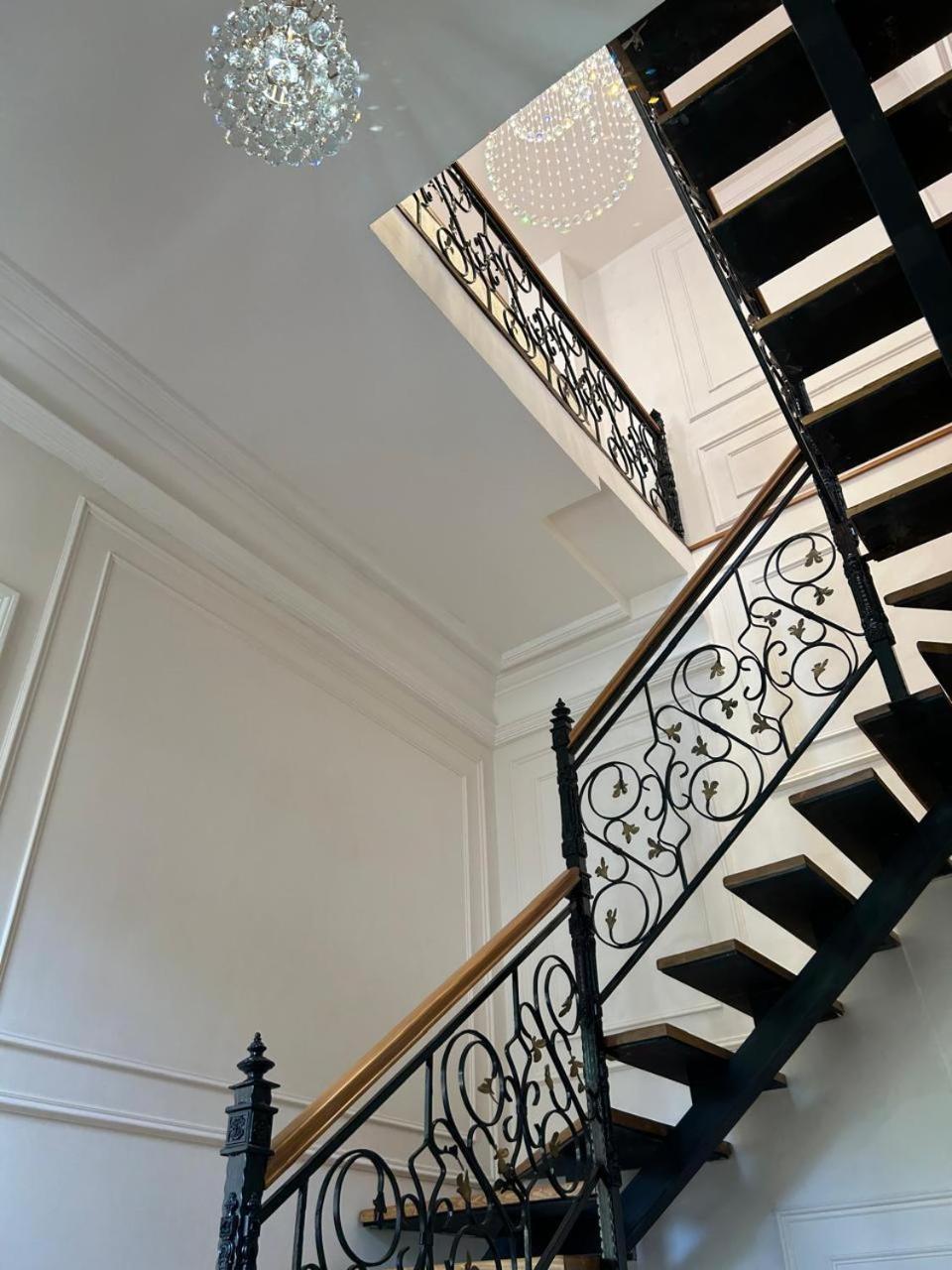 Luxurious 1-bedroom At Centre Of Old - Newly Renovated! Апартаменты Тбилиси