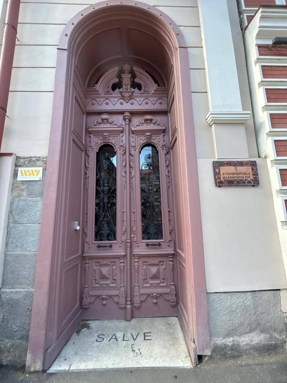 Luxurious 1-bedroom At Centre Of Old - Newly Renovated! * Тбилиси