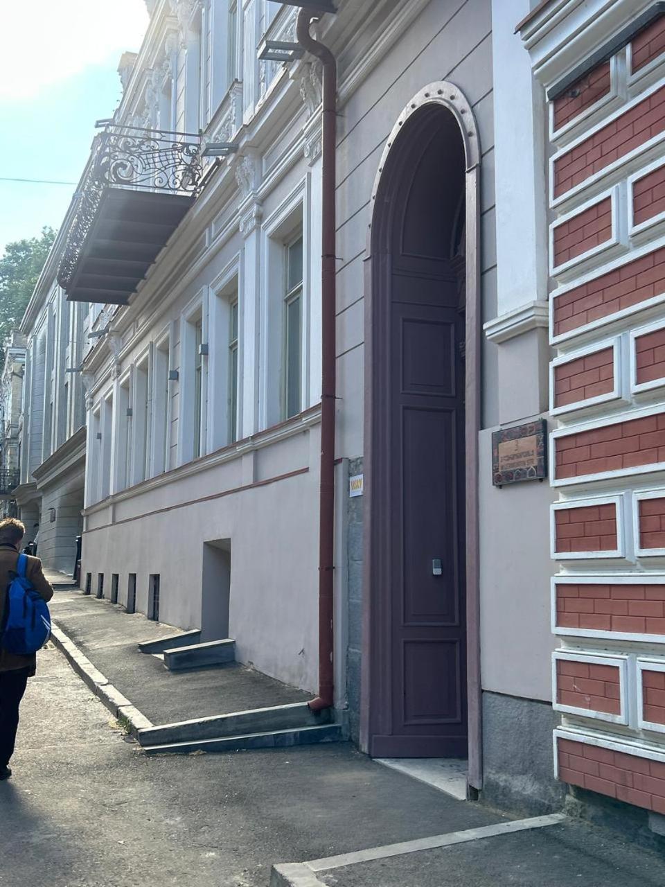 Luxurious 1-bedroom At Centre Of Old - Newly Renovated! * Тбилиси