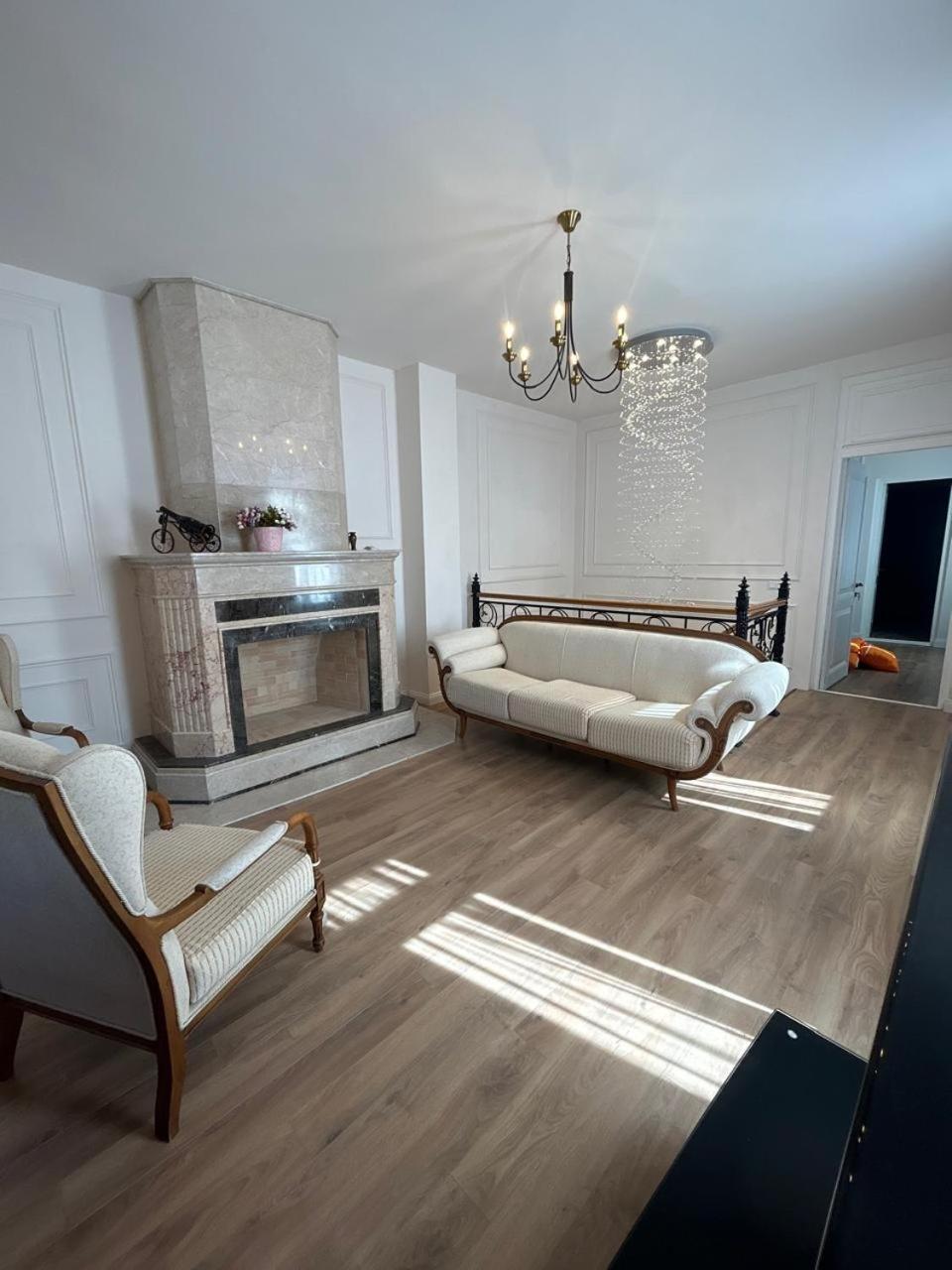 Luxurious 1-bedroom At Centre Of Old - Newly Renovated! Апартаменты
